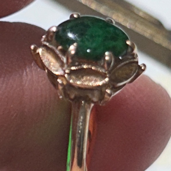 Jade and 10k gold ring - Picture 5 of 8